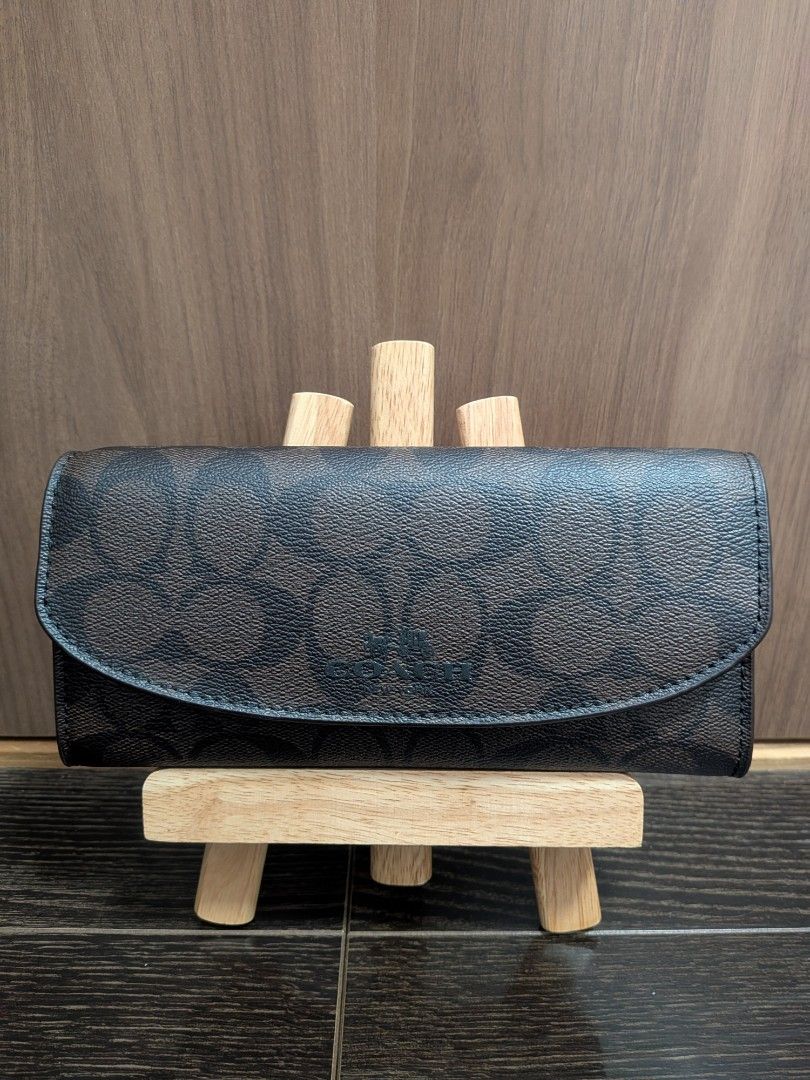Coach long wallet (Category: Luxury Bags & Wallets) located in Apalit. Submitted by hirose916269213 (Listing ID 1454048792, Image 1). Description: normal sign of used excellent condition.