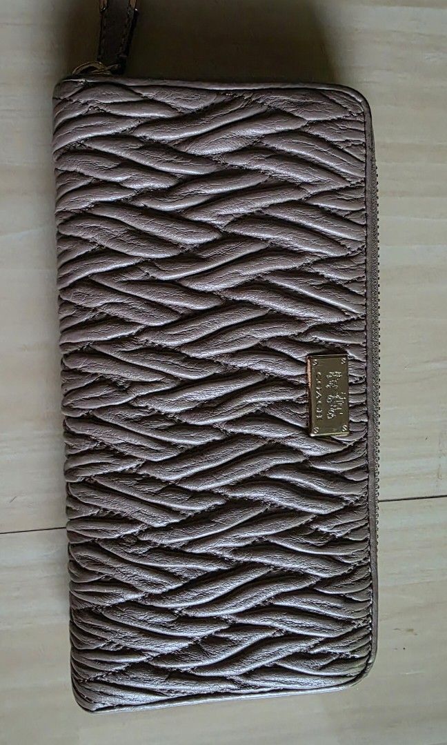 Coach Long Zip Around Wallet (Category: Wallets & Card holders) located in Mandaluyong City. Submitted by mlstuff28 (Listing ID 1454131493, Image 3). Description: -Authentic -12 card slots, 3 full length bill compartments,centered interior zip pocket for loose change Mop: bank transfer/gcash.