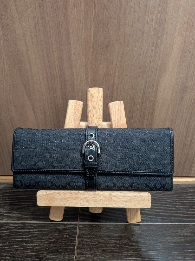 Coach Soho wallet (Category: Luxury Bags & Wallets) located in Apalit. Submitted by hirose916269213 (Listing ID 1454049576, Image 1). Description: repainted leather.