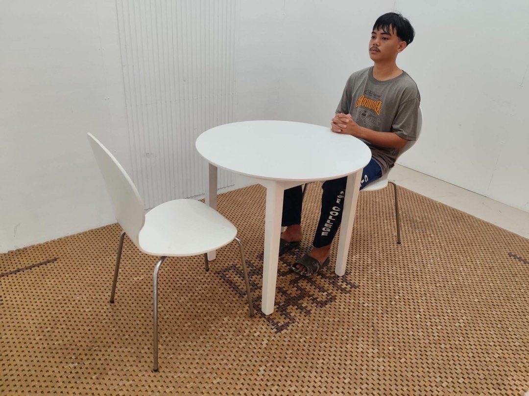 Coffee Table (Category: Tables & Sets) located in Quezon City. Submitted by matetdevis13 (Listing ID 1454187170, Image 2). Description: White Coffee Table Set Price: 6,900 Table: L31.5 x H27.5 Chairs: L17 x W16 x H34/17.5 In good condition Code JMD35-MJ432.
