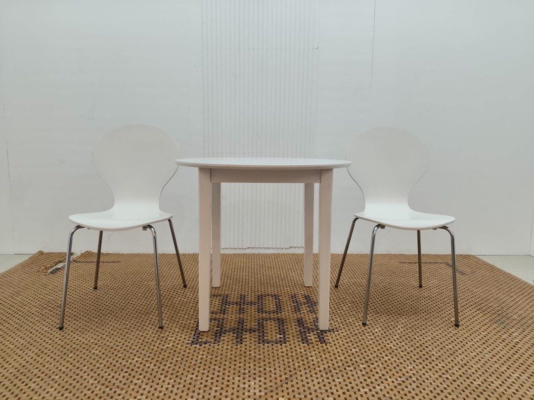 Coffee Table (Category: Tables & Sets) located in Quezon City. Submitted by matetdevis13 (Listing ID 1454187170, Image 3). Description: White Coffee Table Set Price: 6,900 Table: L31.5 x H27.5 Chairs: L17 x W16 x H34/17.5 In good condition Code JMD35-MJ432.