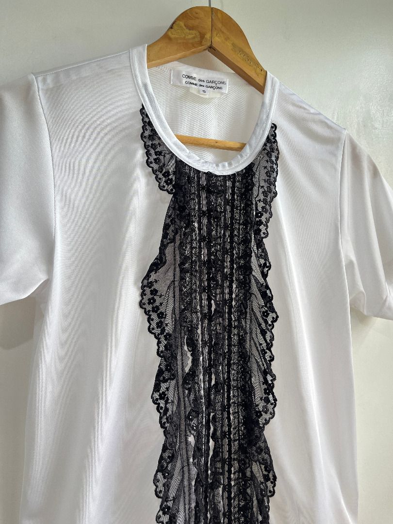 COMME des GARCONS Ruffle Lace Front Shirt (Category: Luxury Apparel) located in Dasmarinas. Submitted by bandananowheree (Listing ID 1454023166, Image 3). Description: Authentic Sz Small fits true to size No flaws .