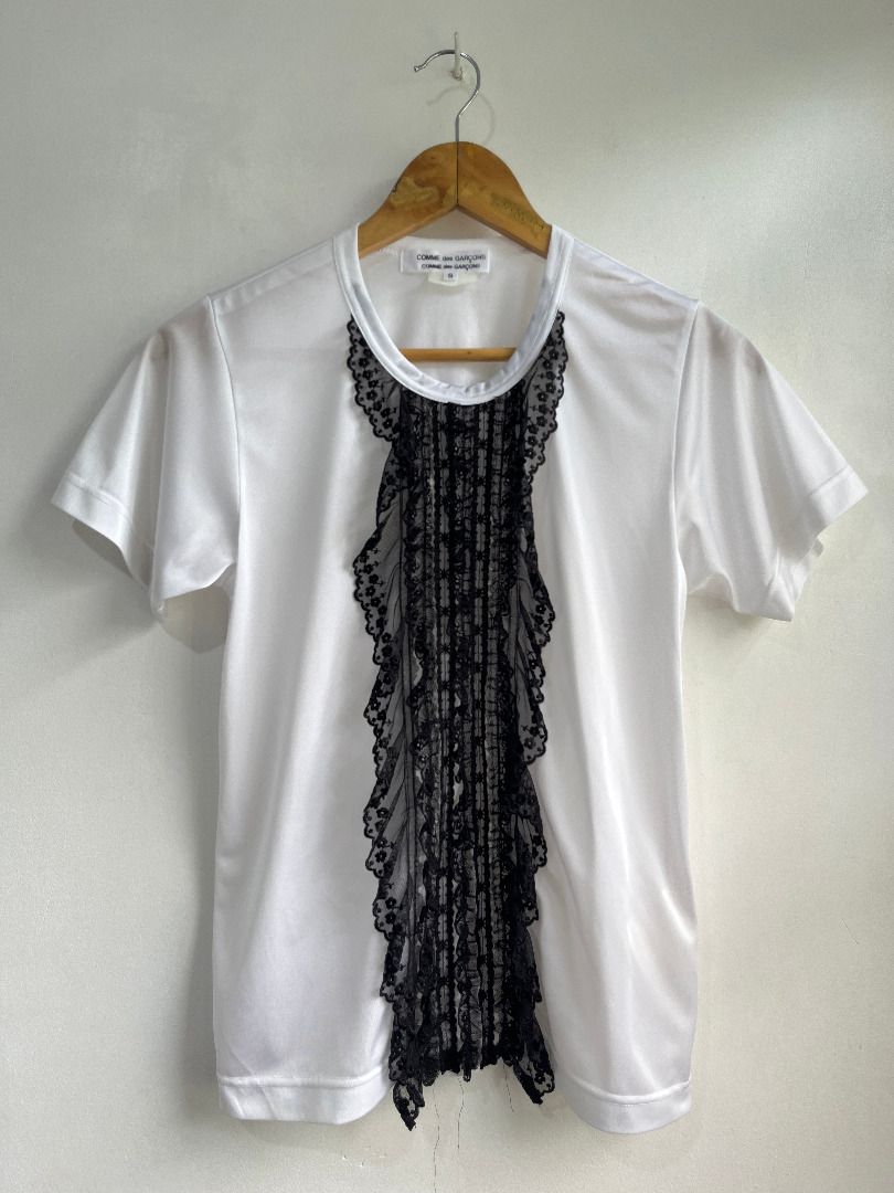 COMME des GARCONS Ruffle Lace Front Shirt (Category: Luxury Apparel) located in Dasmarinas. Submitted by bandananowheree (Listing ID 1454023166, Image 1). Description: Authentic Sz Small fits true to size No flaws .