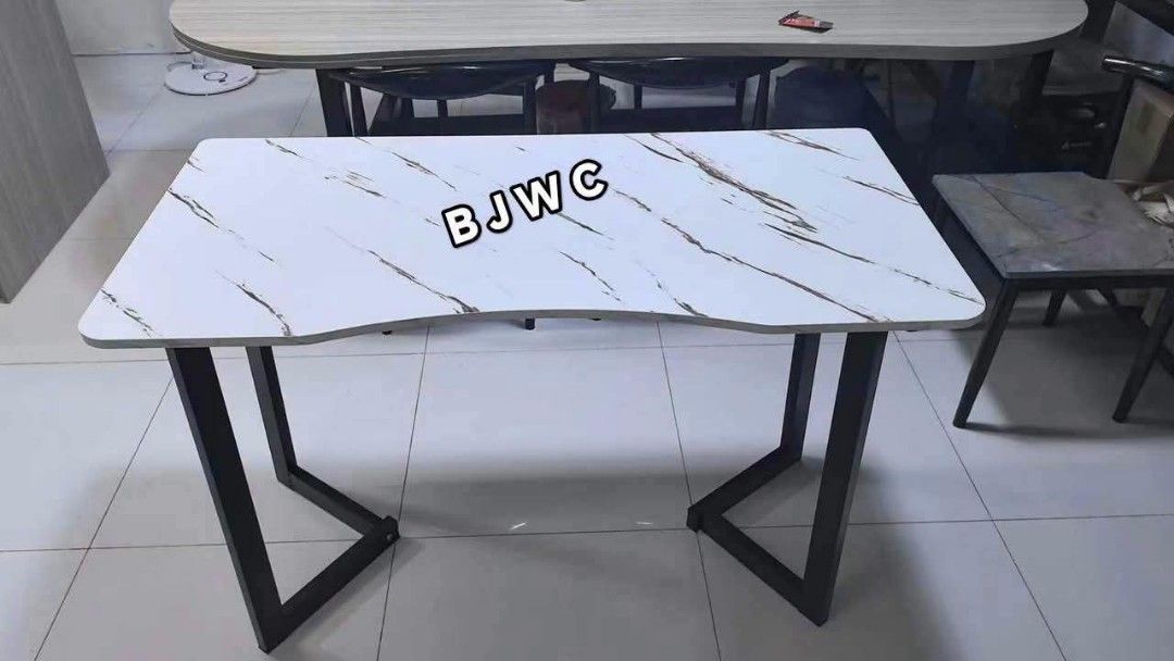 Computer table (Category: Announcements) located in Manila. Submitted by jelai.cybyb (Listing ID 1454016696, Image 1). Description: .