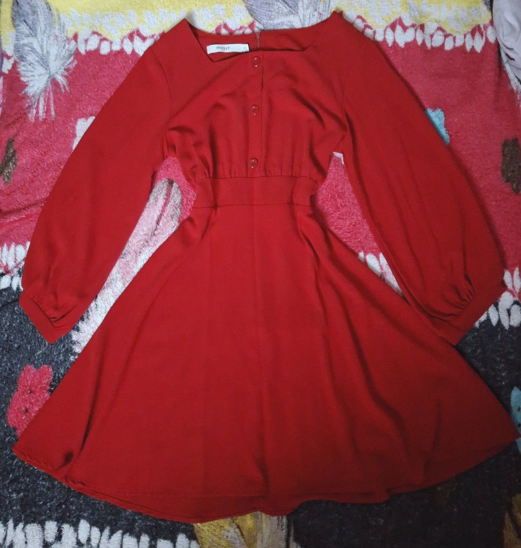 Dark Burgendy Short Dress Elegant (Category: Dresses) located in Tarlac. Submitted by evy.things (Listing ID 1454067228, Image 2). Description: - very classy and elegant burgendy above knee length dress - size: small, but the bust can fit to medium 33 inch length read before mining !! ♡ all listed items are still available unless "sold" ♡ mop: gcash, maribank ♡ no refunds, returns, and exchanges- iam not liable for whereabouts after shipping.
