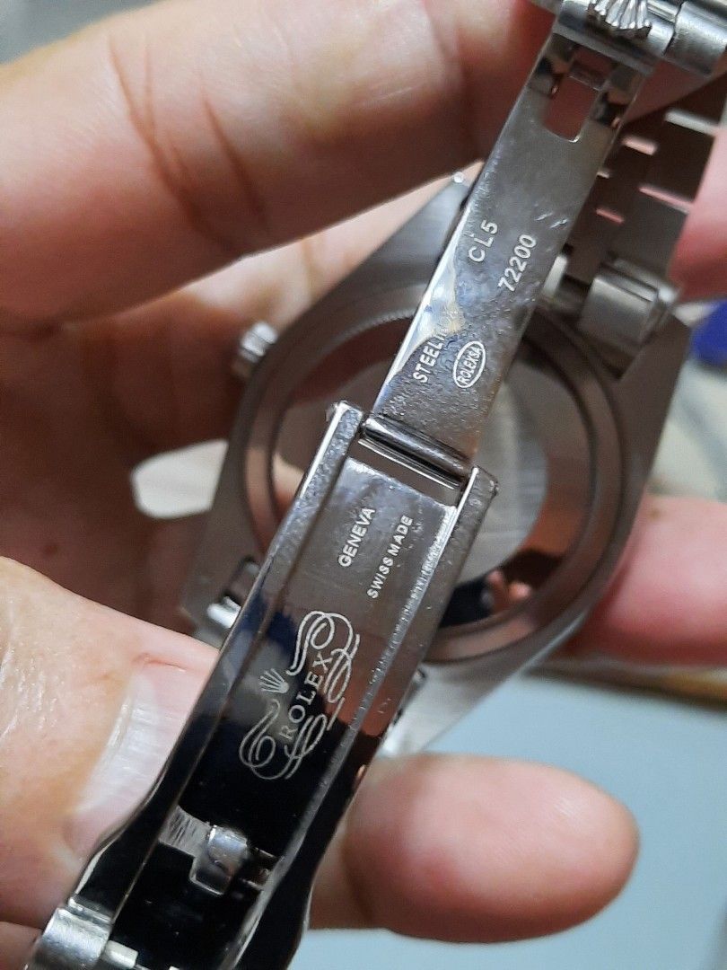 41mm Automatic Watch (Category: Luxury Watches) located in Las Pinas. Submitted by lbays_mint (Listing ID 1454153982, Image 2). Description: - Datejust Wimbledon - Automatic movement - Grey dial with Roman numerals - Stainless steel Jubilee bracelet - engraved clasp - Japanese movement 24HRS Reserve - no other inclusions only watch .