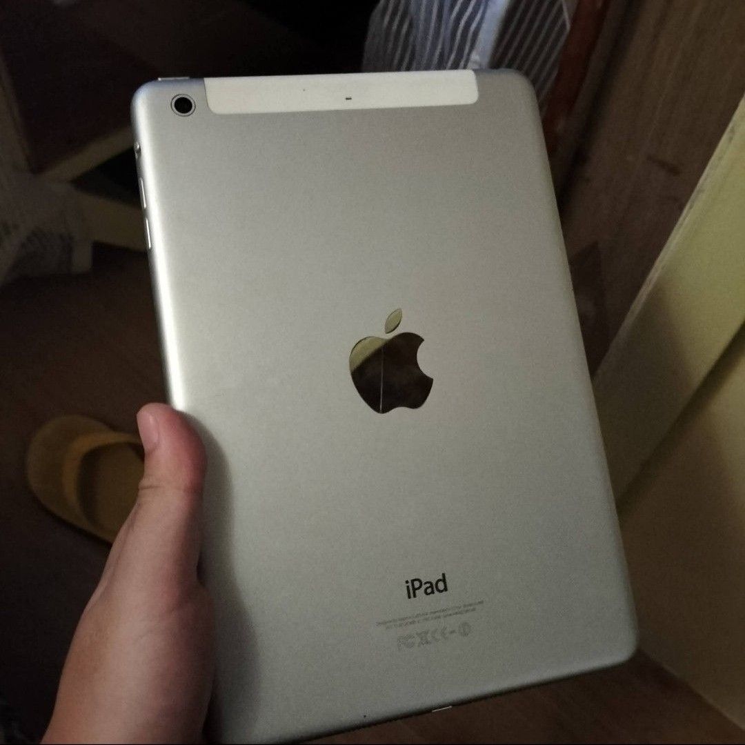 Defective ipad mini 2 (Category: iPad) located in Cavite. Submitted by retsuya4 (Listing ID 1454057427, Image 2). Description: pwede for parts out walang damage lcd selling as defective issue tumigil lang sa pag gana hearing offers not lower than 300.