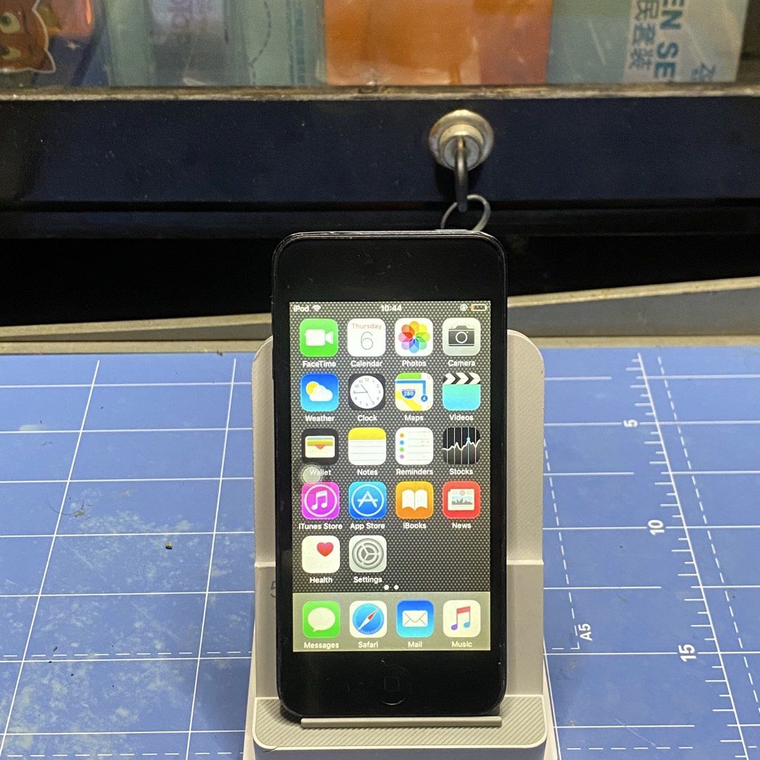 [Defective] iPod Touch 5th Gen 64GB (Category: Other Gadgets) located in Binangonan. Submitted by r0nb1nt5cat5co (Listing ID 1454021538, Image 2). Description: Selling iPod Touch 5th Gen 64GB Issues: Needed a battery replacement. Home button is not clicking properly. No iCloud Issue Currently Jailbreak on iOS 9.3.1.