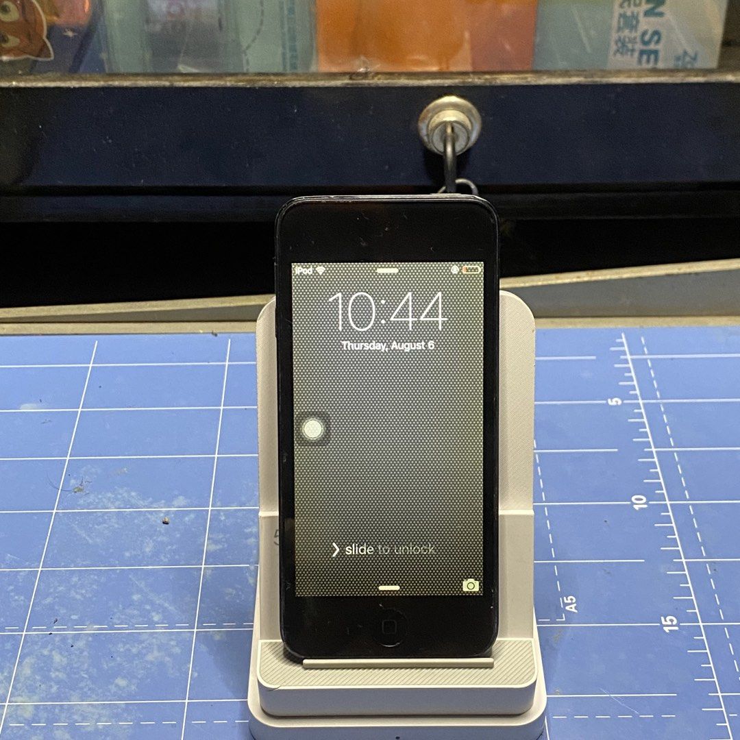 [Defective] iPod Touch 5th Gen 64GB (Category: Other Gadgets) located in Binangonan. Submitted by r0nb1nt5cat5co (Listing ID 1454021538, Image 1). Description: Selling iPod Touch 5th Gen 64GB Issues: Needed a battery replacement. Home button is not clicking properly. No iCloud Issue Currently Jailbreak on iOS 9.3.1.