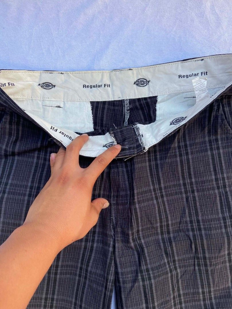 Dickies (Category: Shorts) located in General Santos City (Dadiangas). Submitted by seventythirdpick (Listing ID 1454034945, Image 3). Description: Size. 32 to 34 best fit waistline 20.5 length 11 leg opening Minor sign of use.
