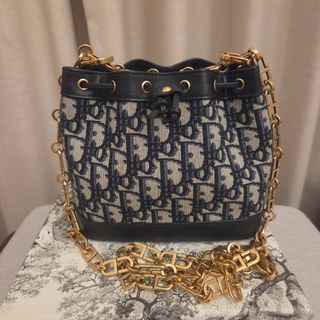 （分類：）位於 。 由 preloved_armoires 提交（商品編號 1454138847，圖片 1）。簡介： 。