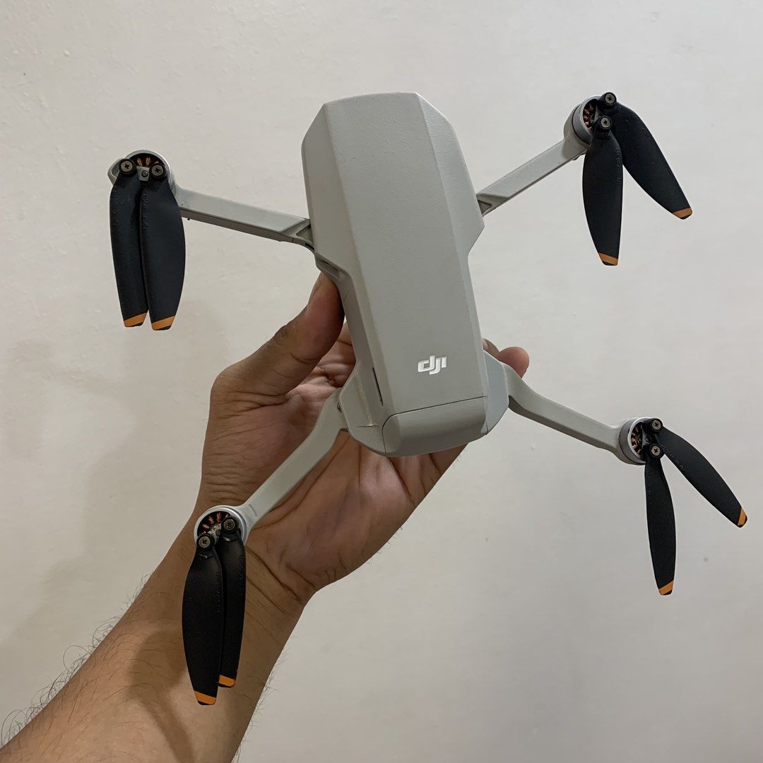 DJI Mini 4K (Category: Drones) located in Imus. Submitted by shavogamingph (Listing ID 1454054321, Image 1). Description: DJI Mini 4K Issues Power system error Auto on pag nilagyan ng battery Binded Crack (see 3rd pic) Moist sa lens (see last pic) Good for parts out nalang po siguro Aircraft only No battery No remote Location Imus Cavite.