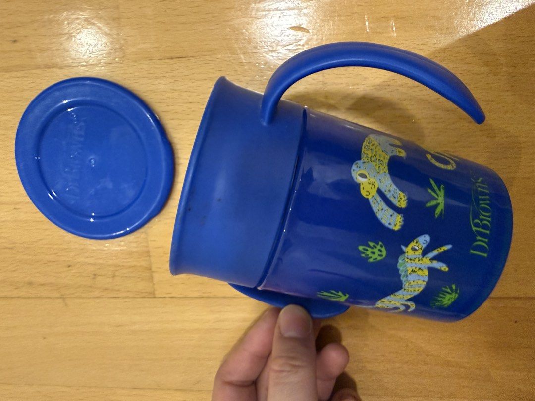 Dr brown cheers 360 sippy cup 7oz (Category: Weaning & Toddler Feeding) located in Makati City. Submitted by nmvs1 (Listing ID 1454124921, Image 2). Description: Dr brown cheers sippy cup 360 for feeding transition cup With lid Used good condition Bought 760.