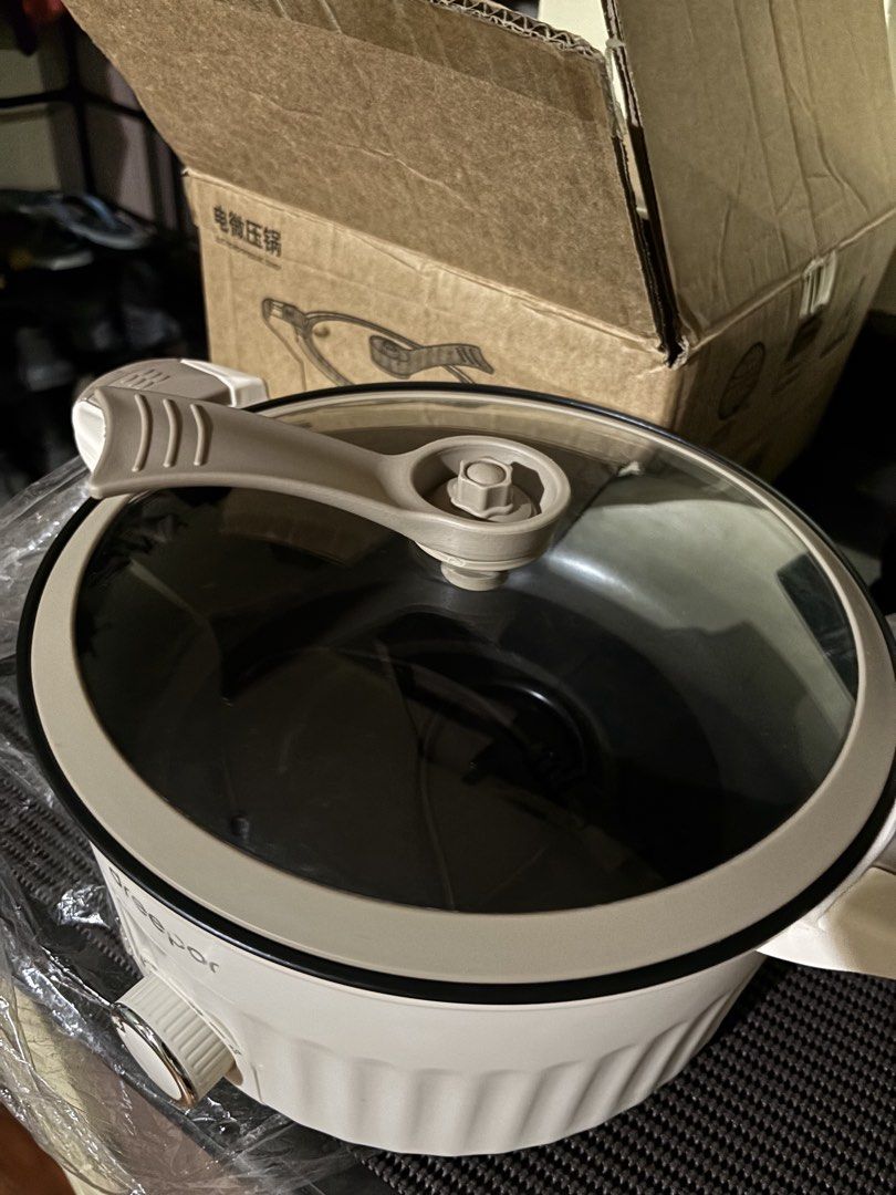 Dreepor multicooker (Category: Cookers) located in Manila. Submitted by ian_declutters (Listing ID 1454112018, Image 1). Description: Electric multicooker Non sticker inner pot RFS: too big.