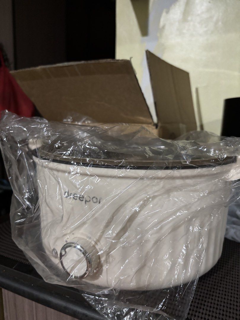 Dreepor multicooker (Category: Cookers) located in Manila. Submitted by ian_declutters (Listing ID 1454112018, Image 3). Description: Electric multicooker Non sticker inner pot RFS: too big.