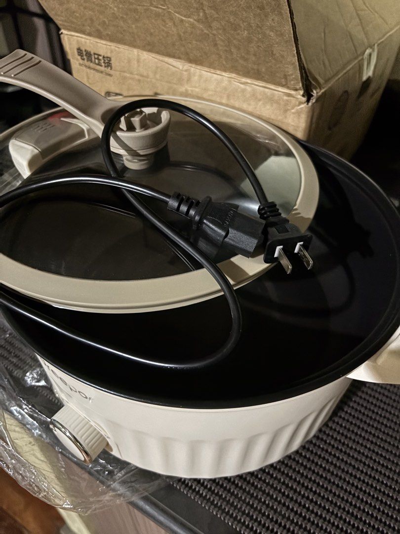 Dreepor multicooker (Category: Cookers) located in Manila. Submitted by ian_declutters (Listing ID 1454112018, Image 2). Description: Electric multicooker Non sticker inner pot RFS: too big.