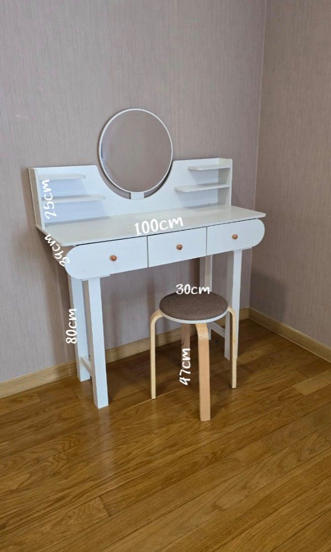 Dressing table & stool (Category: Other Home Furniture) located in Kuala Lumpur. Submitted by homegoodsm91290 (Listing ID 1454081663, Image 3). Description: self pick up from Kota kemuning .