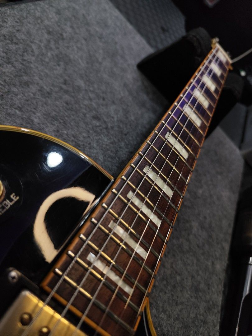 Epiphone Les Paul Custom (Category: Musical Instruments) located in Manila. Submitted by winyabut (Listing ID 1454065409, Image 2). Description: Body & Neck • Solid Mahogany • Carved top Maple veneer / (Ebony gloss finish) • Set-neck construction • Neck Profile: SlimTaper™ "D" / 1960s slim profile • Fingerboard: Rosewood with classic Pearloid Block inlays • Frets: 22 Medium Jumbo • Binding: Multi-ply custom binding on body top, back, and headstoc
