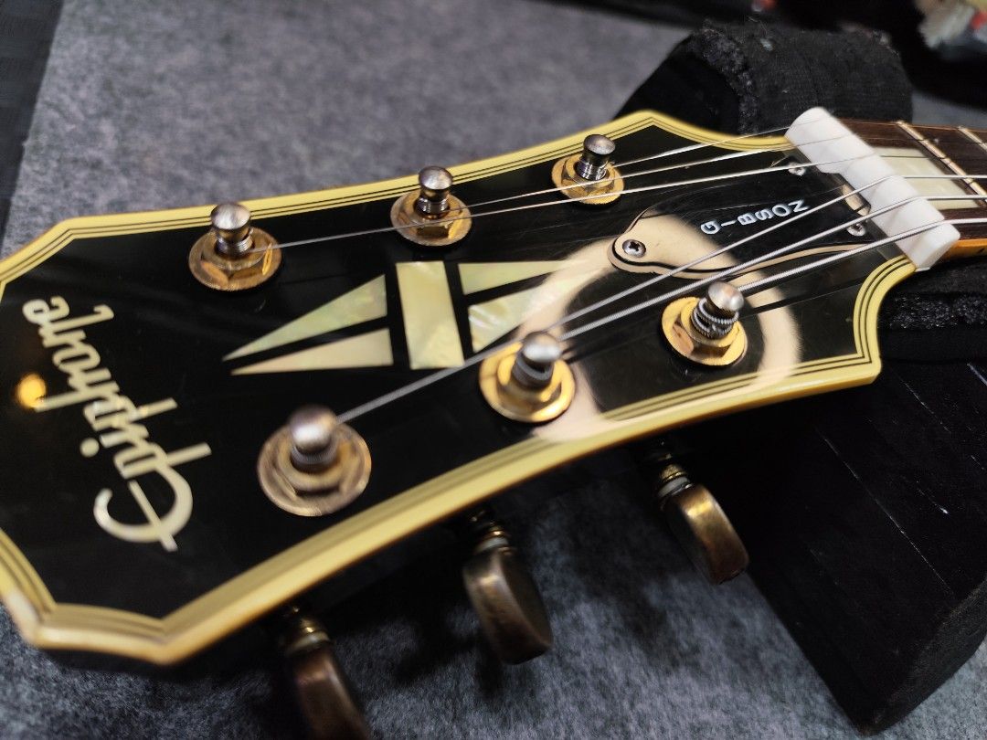 Epiphone Les Paul Custom (Category: Musical Instruments) located in Manila. Submitted by winyabut (Listing ID 1454065409, Image 1). Description: Body & Neck • Solid Mahogany • Carved top Maple veneer / (Ebony gloss finish) • Set-neck construction • Neck Profile: SlimTaper™ "D" / 1960s slim profile • Fingerboard: Rosewood with classic Pearloid Block inlays • Frets: 22 Medium Jumbo • Binding: Multi-ply custom binding on body top, back, and headstoc