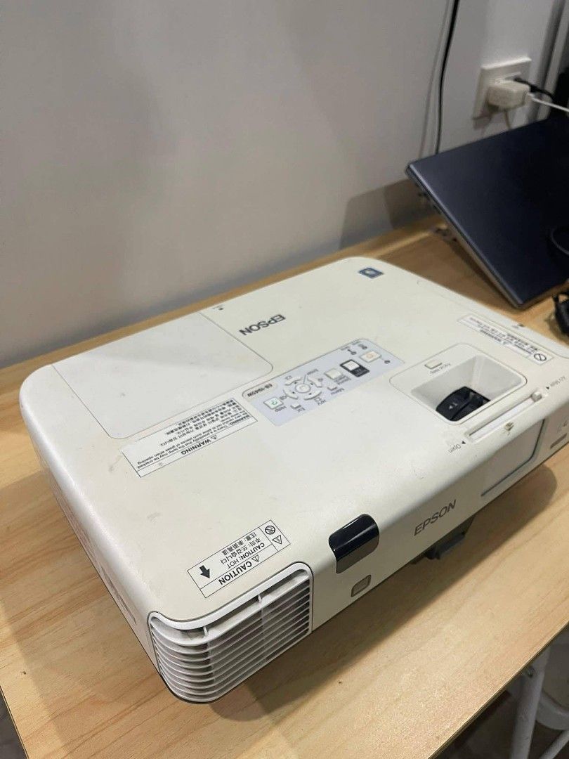 Epson EB-1945W Projector (4,200 lumens) (Category: Projectors) located in Manila. Submitted by jewiniee (Listing ID 1454091181, Image 3). Description: Epson EB-1945W (4,200 lumens) Issue: no lamp Negotiable.