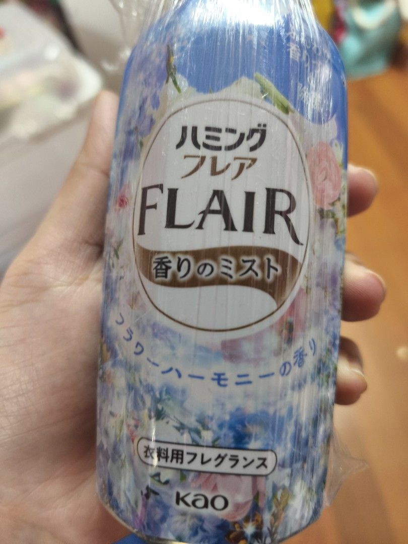 Flair Fabric Mist - Floral Harmony Scent (Category: Fragrance & Deodorants) located in Quezon City. Submitted by ng.stephanielauren (Listing ID 1454132214, Image 2). Description: - Kao Humming Flair Fabric Mist - Scent: Floral Harmony - Size: 270ml bottle - Condition: Brand new, sealed with plastic wrap - Use: Fragrance mist for refreshing clothes and fabrics.