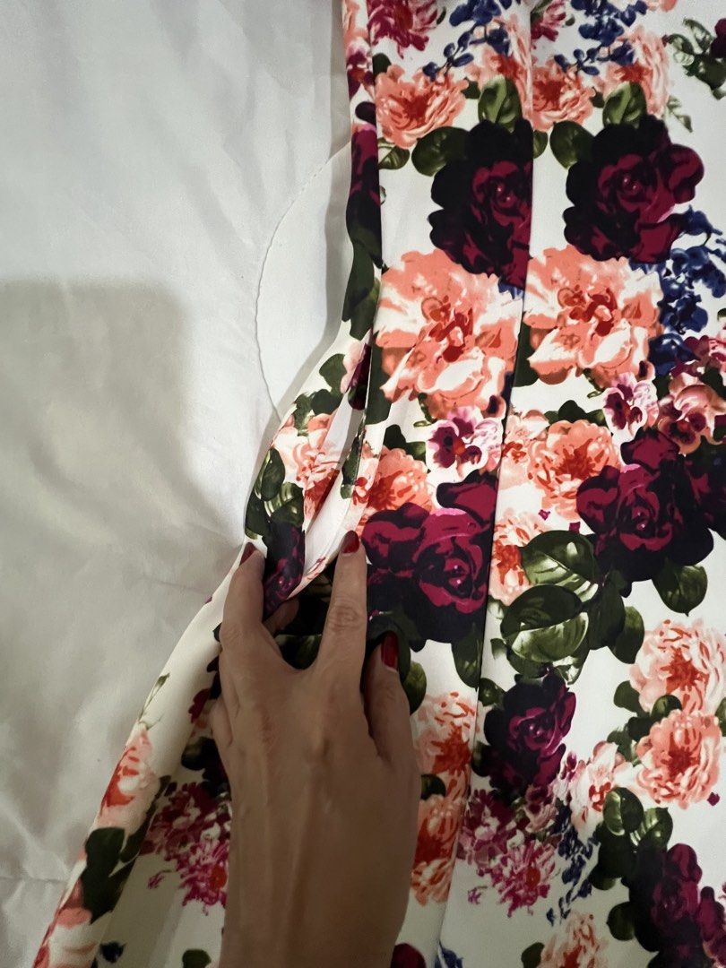Floral Dress (Category: Dresses) located in Quezon City. Submitted by tangled8 (Listing ID 1454079609, Image 2). Description: .