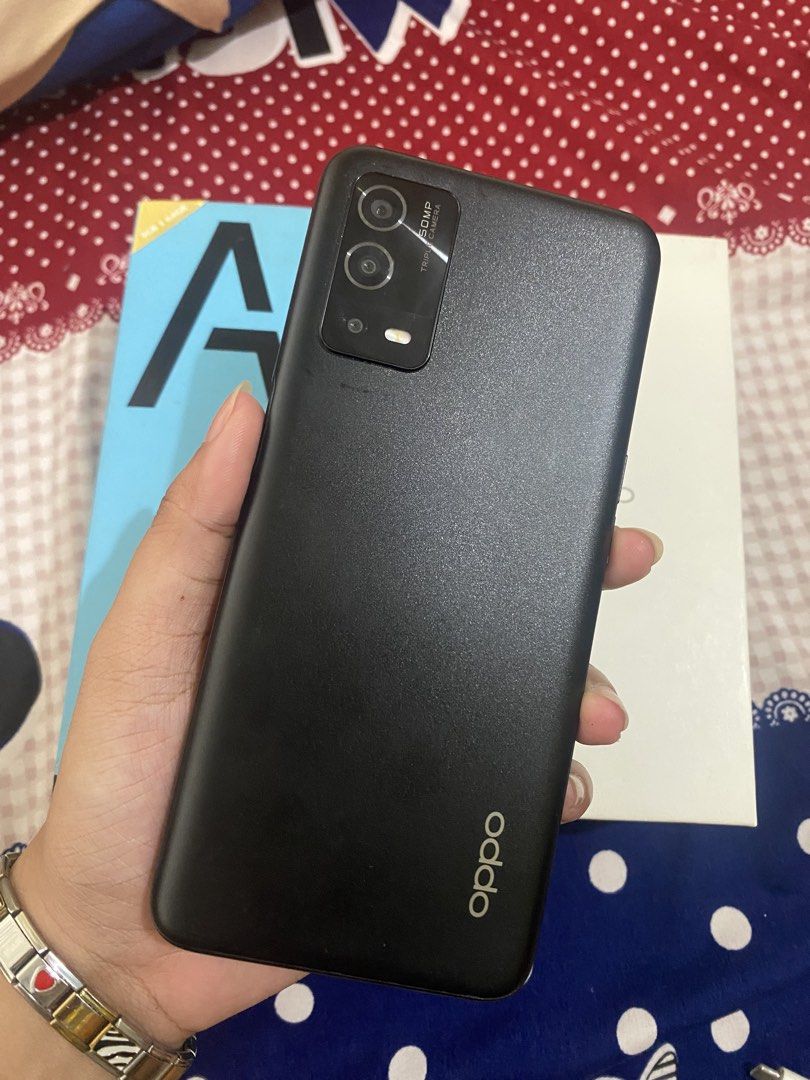 FOR SALE | OPPO A55 (Category: OPPO) located in Paranaque City. Submitted by sunnycloud_ (Listing ID 1454184451, Image 2). Description: OPPO A55 4GB/64GB – Black | Complete with Original Box & Charger ✅ Color: Black ✅ Original Box ✅ Original Charger ✅ No dents or cracks ✅ Matagal malowbat ✅ Mabilis mag-charge ✅ All buttons, camera, speaker, at fingerprint working Honest issue: • Medyo lag na dahil 5 years na ginagamit, pero okay pa rin para sa so