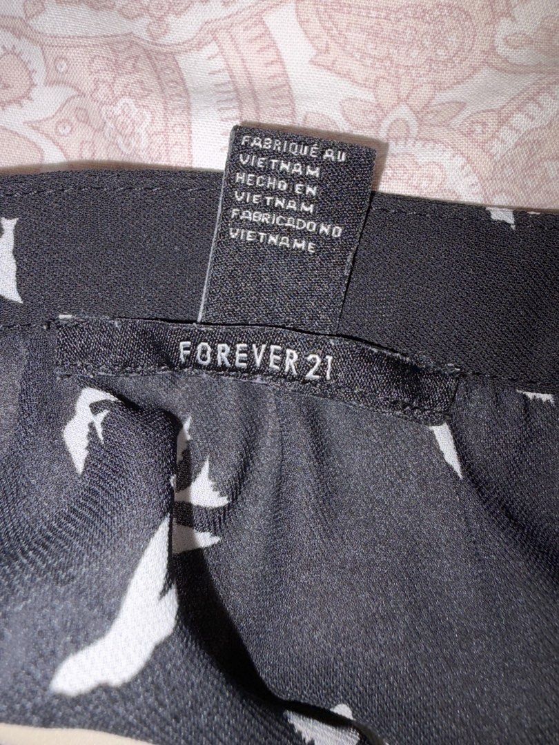 Forever 21 Top (Category: Blouses) located in Quezon City. Submitted by j_vent (Listing ID 1454061517, Image 2). Description: .