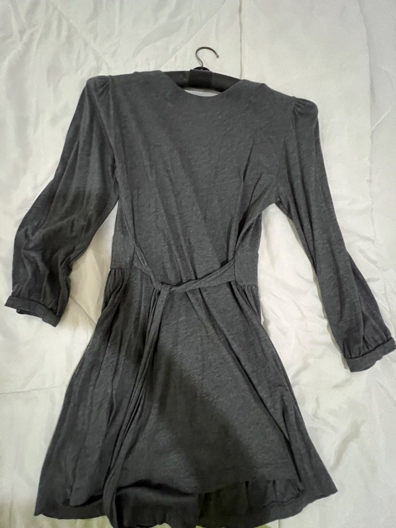 Gap Gray V-Neck Longsleeve Dress (Category: Dresses) located in Quezon City. Submitted by tangled8 (Listing ID 1454076344, Image 3). Description: .