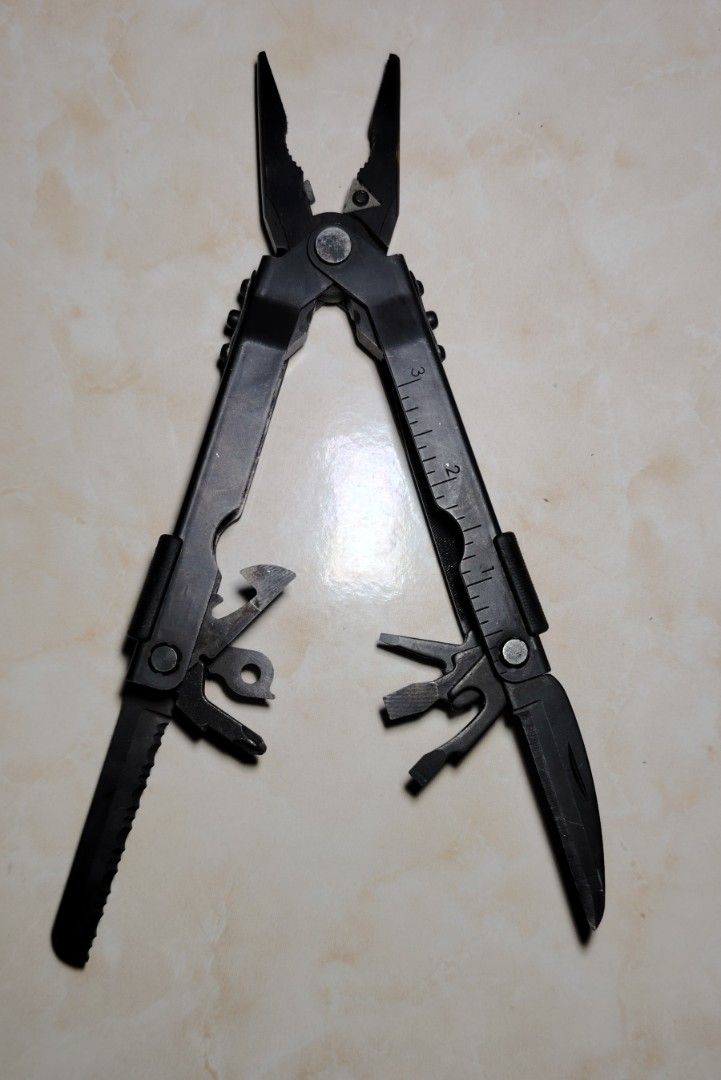 GERBER MULTITOOLS (Category: Looking For) located in Pasir Gudang. Submitted by happy_badrul (Listing ID 1454093641, Image 2). Description: harga not include postage.