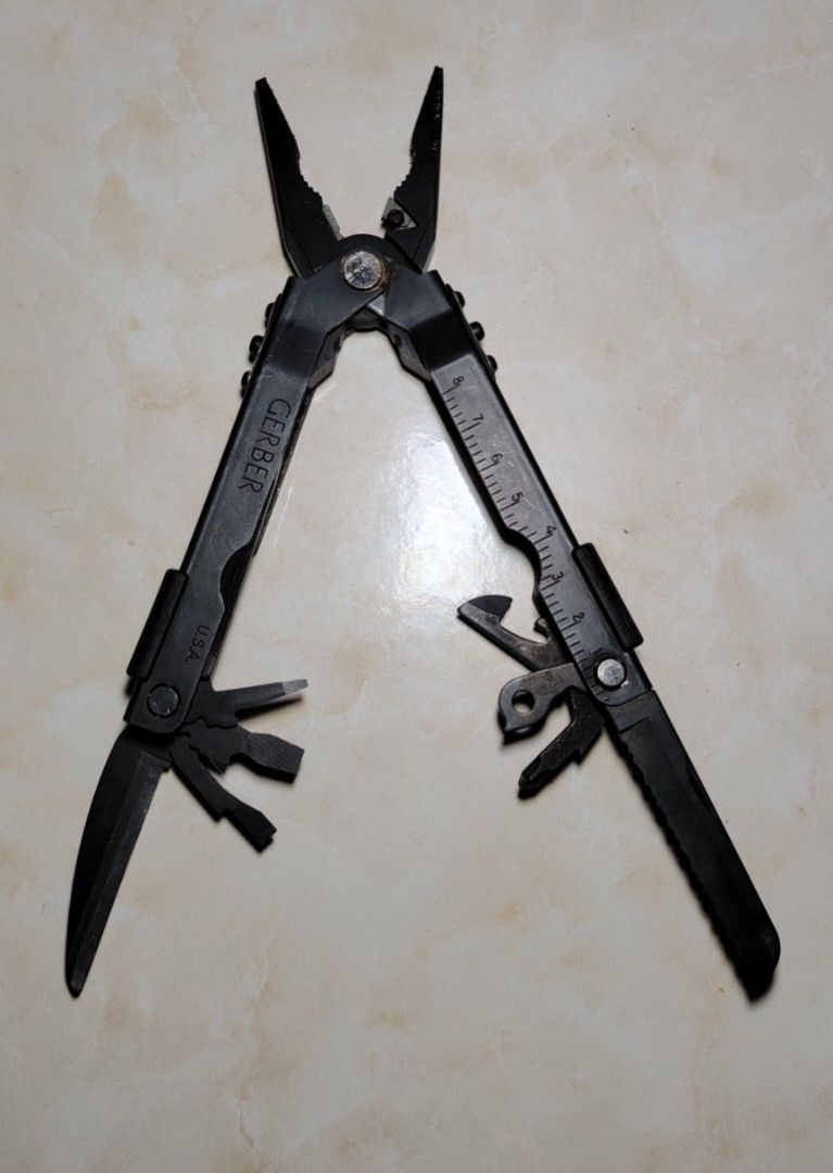GERBER MULTITOOLS (Category: Looking For) located in Pasir Gudang. Submitted by happy_badrul (Listing ID 1454093641, Image 1). Description: harga not include postage.