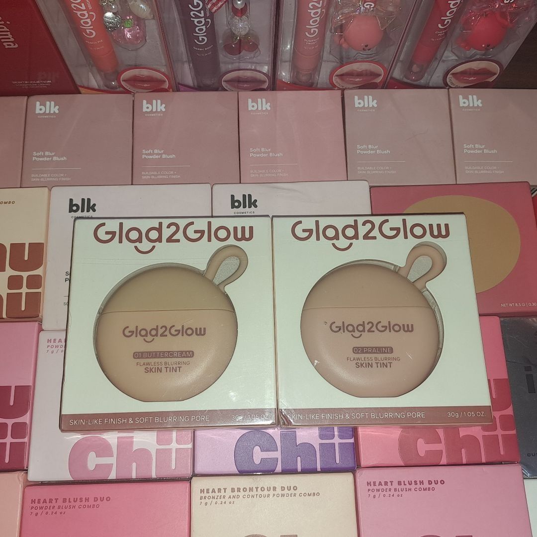 GLAD2GLOW SKIN TINT (Category: Makeup) located in Caloocan City. Submitted by purebear_45954e (Listing ID 1454169406, Image 1). Description: .