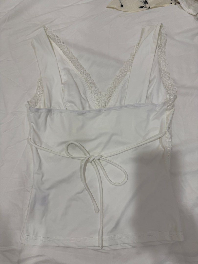 Glassons white top S (Category: Others Tops) located in Makati City. Submitted by bargainwaves (Listing ID 1454117513, Image 2). Description: .