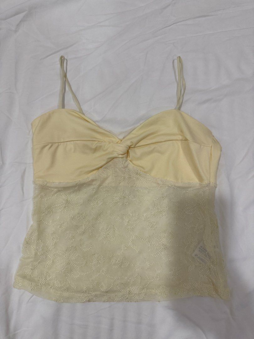 Glassons Yellow cream top S (Category: Others Tops) located in Makati City. Submitted by bargainwaves (Listing ID 1454122282, Image 1). Description: .