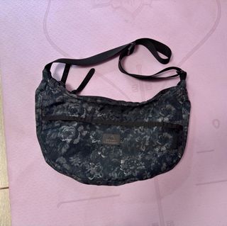 （分類：）位於 。 由 cool.gg 提交（商品編號 1454019242，圖片 1）。簡介： 。