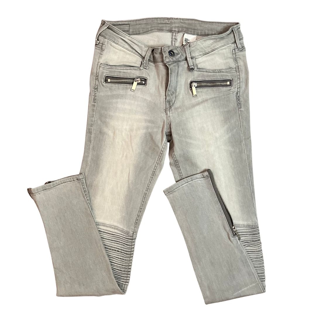 Grey Jeans with Zippers (Category: Jeans) located in Santa Rosa. Submitted by annydeclutters (Listing ID 1454146753, Image 1). Description: Grey skinny jeans No size indicated, refer to measurements RFS: Decluttering.