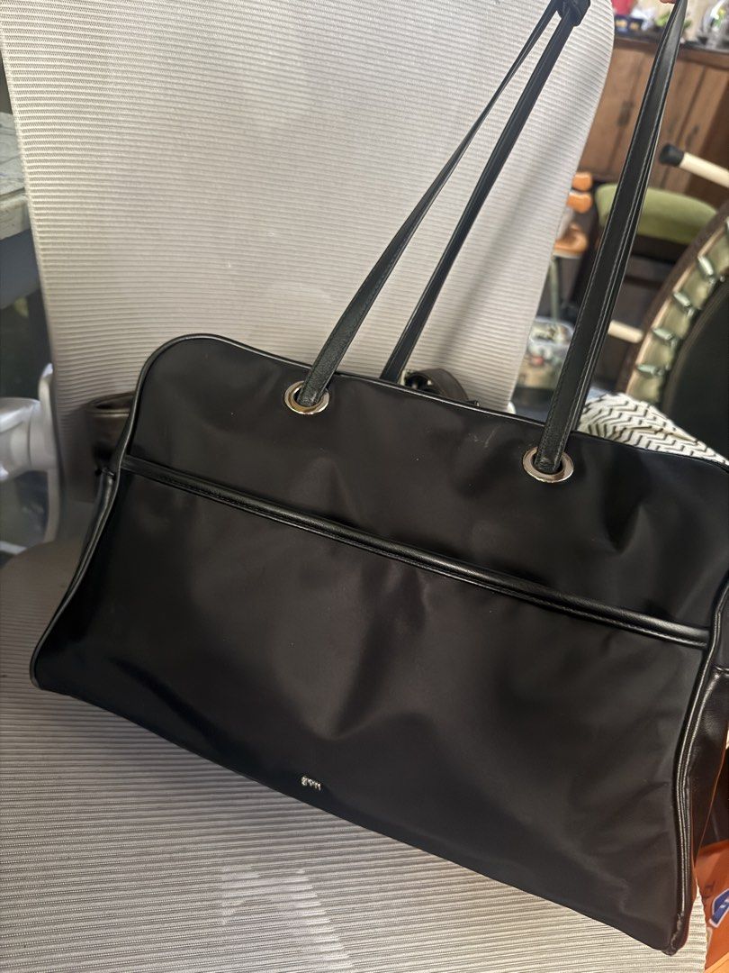 GVN Bowler Bag Large - Charcoal Black (Category: Tote Bags) located in Davao. Submitted by everythingisverynice (Listing ID 1454169074, Image 2). Description: Bought last November 2025 on the website for P2, 950 Rarely used as I have lots of big bags Perfect for work, daily commute, long haul travels RFS: Decluttering a few bags.