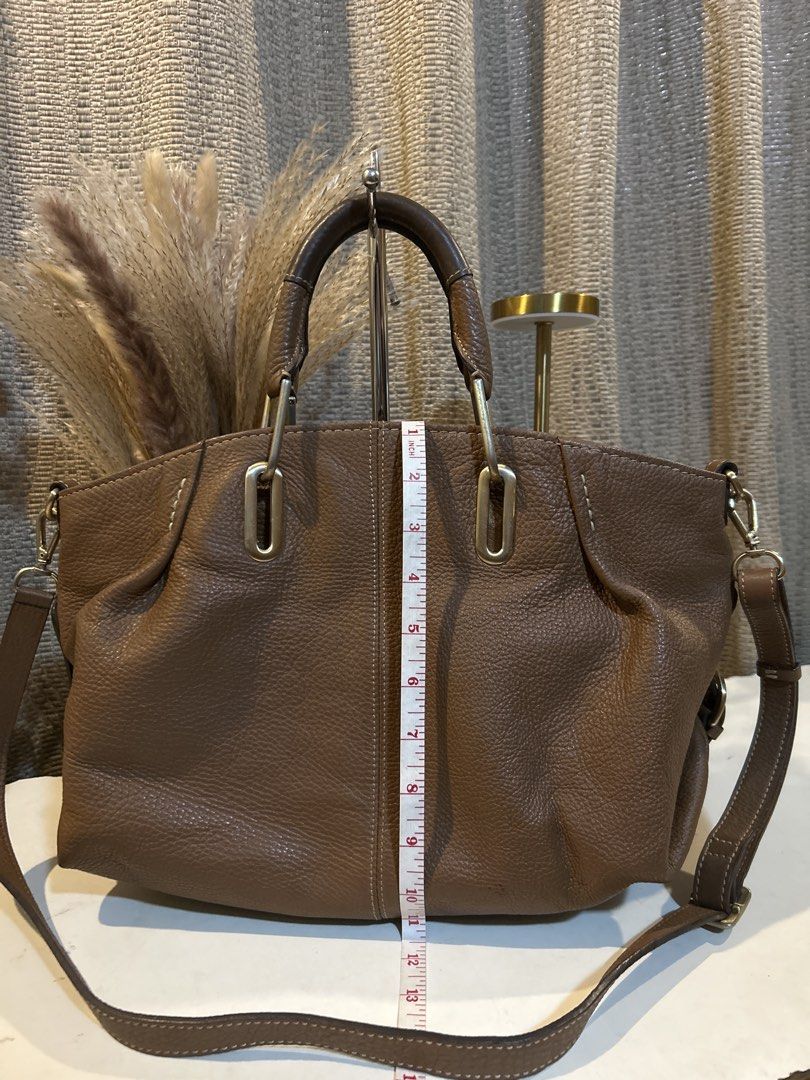 Hazzys…Camel Pebbled Leather 3 compartments 2 way (Category: Shoulder Bags) located in Quezon City. Submitted by collsan (Listing ID 1454101276, Image 3). Description: .