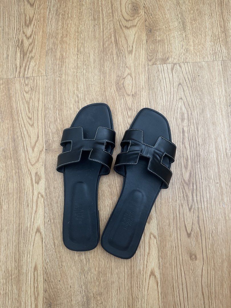 Hermes oran sandal (Category: Flats & Sandals) located in Davao. Submitted by quickootd (Listing ID 1454003758, Image 1). Description: Size 40 eur 39 dm for deets still with dust bag bawal sa maarte , pls read last 3 photos baka magaya na namn sa isang buyer 😭😆🥴.