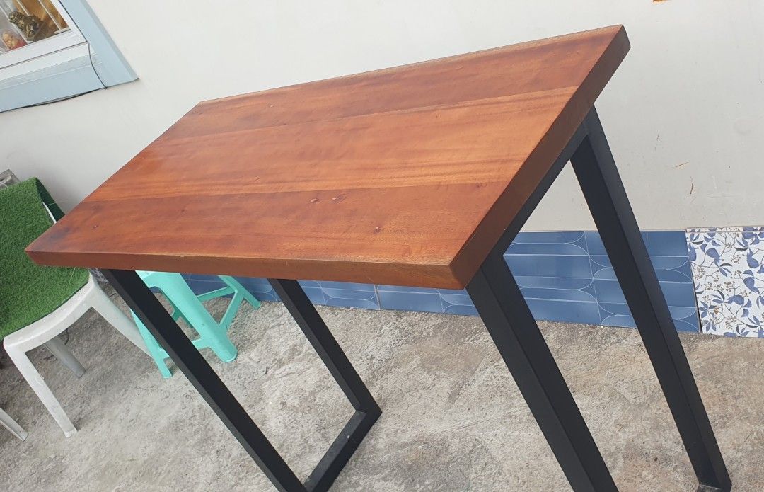 High computer table (Category: Other Home Furniture) located in Marikina City. Submitted by soundmusic (Listing ID 1454093611, Image 2). Description: Size L 120cm W 60 cm H 110 cm Salamat and God Bless .