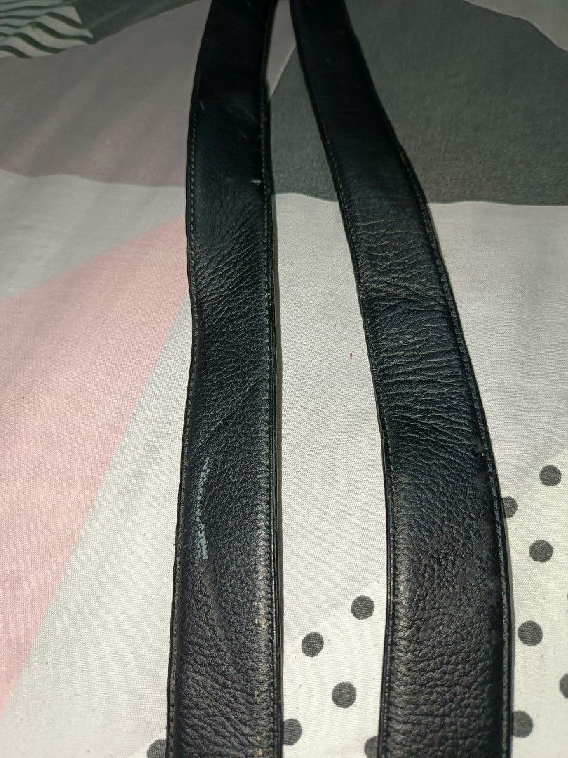 Hiroko Koshino Homme Automatic Buckle Belt (Category: Belts) located in Las Pinas. Submitted by jumpman_19 (Listing ID 1454106765, Image 3). Description: - Hiroko Koshino Homme belt - Automatic buckle for easy adjustment - Black leather strap - Still functional and stylish size 46 inch.