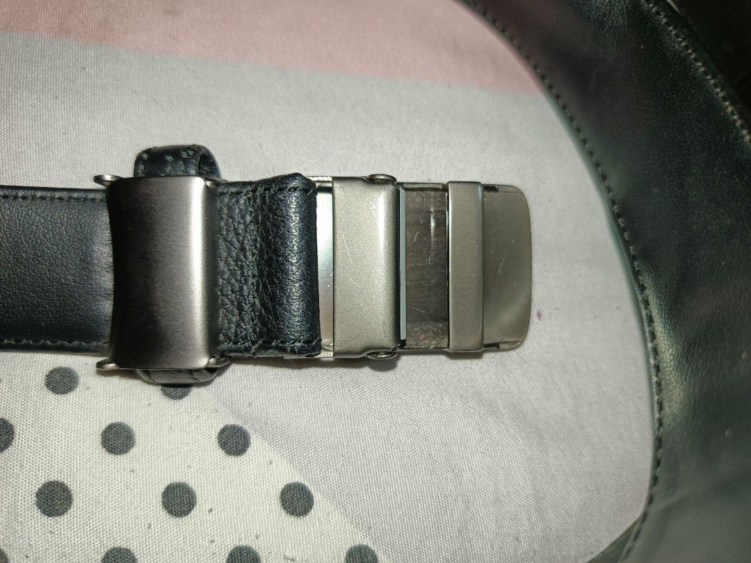 Hiroko Koshino Homme Automatic Buckle Belt (Category: Belts) located in Las Pinas. Submitted by jumpman_19 (Listing ID 1454106765, Image 1). Description: - Hiroko Koshino Homme belt - Automatic buckle for easy adjustment - Black leather strap - Still functional and stylish size 46 inch.