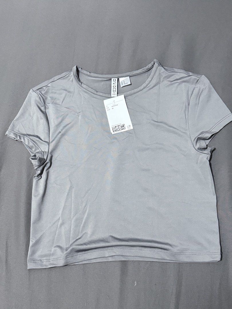 H&M Basic Top (Category: Shirts) located in General Mariano Alvarez. Submitted by notshine_tree (Listing ID 1454184295, Image 2). Description: .