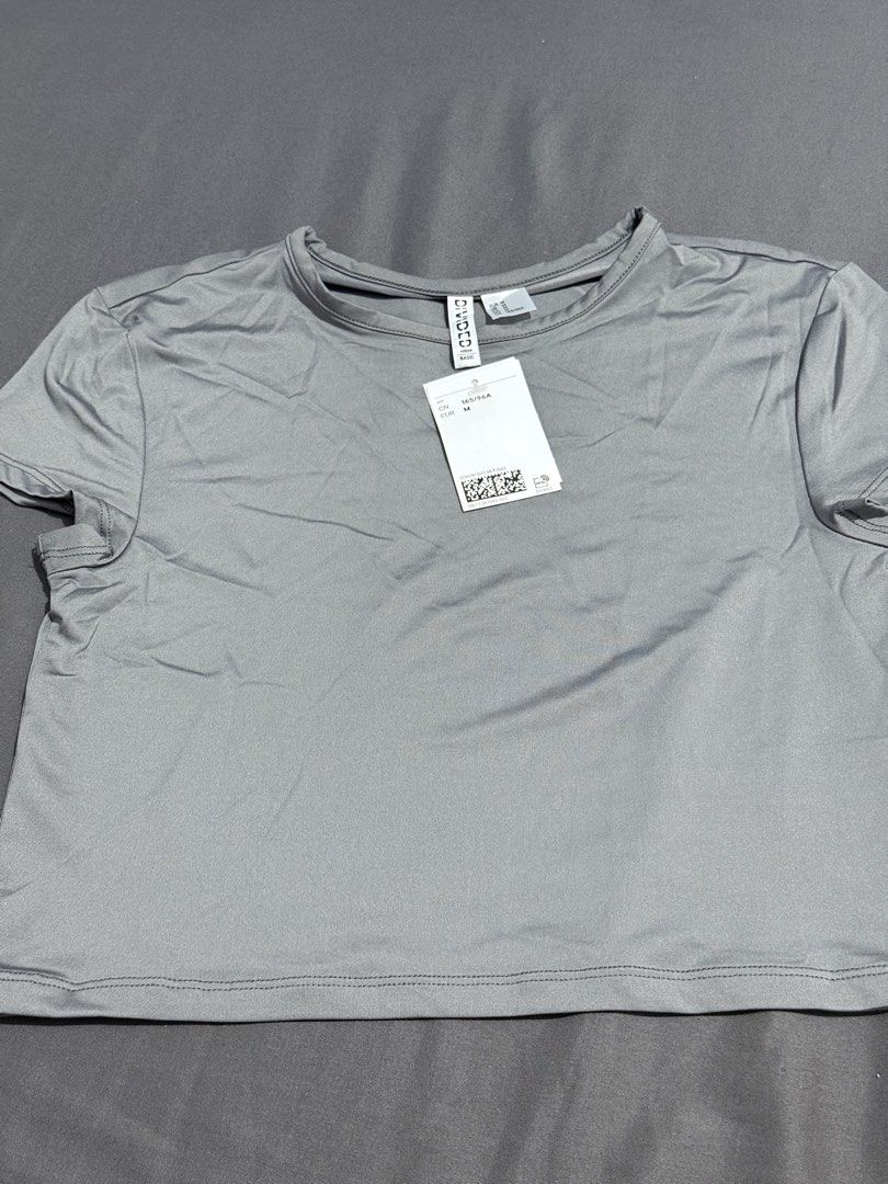 H&M Basic Top (Category: Shirts) located in General Mariano Alvarez. Submitted by notshine_tree (Listing ID 1454184295, Image 3). Description: .