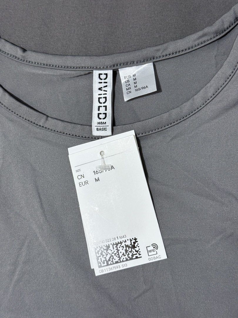 H&M Basic Top (Category: Shirts) located in General Mariano Alvarez. Submitted by notshine_tree (Listing ID 1454184295, Image 1). Description: .