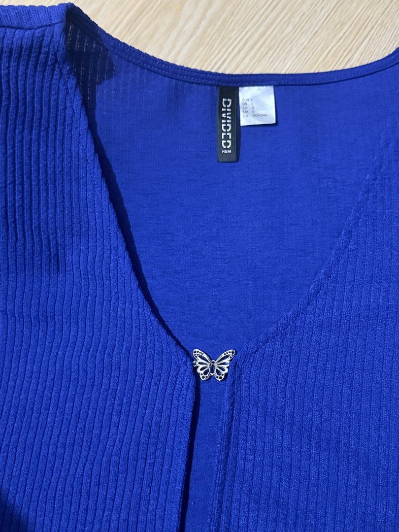 H&M Crop top (Category: Blouses) located in Meycauayan. Submitted by rioclutter (Listing ID 1454186796, Image 2). Description: Used only once or twice ✨ RFS: Decluttering (has been stored in the cabinet for a long time) and no longer fits. 💖 ₱220 Size - L 📦 Shipping fee will be shouldered by the buyer. 📩 Message me if you’re interested!.