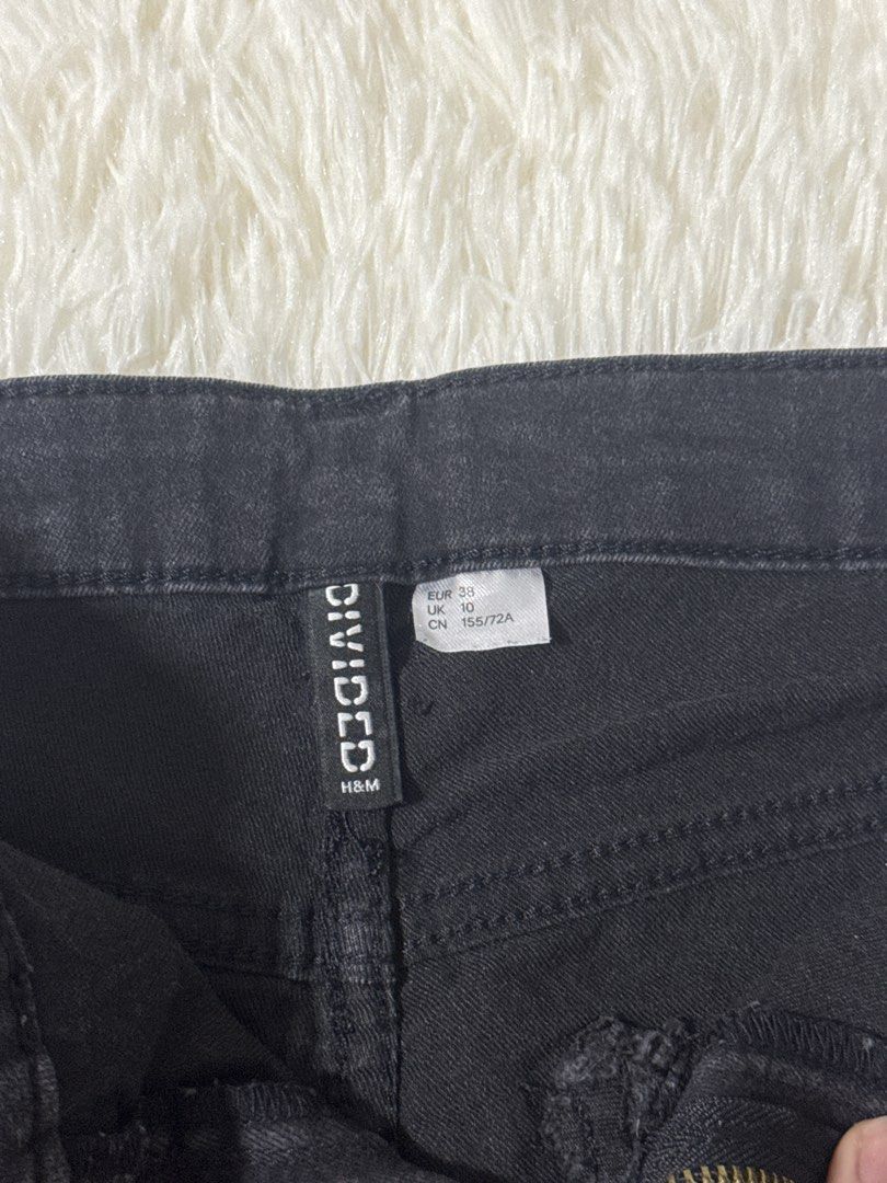H&M Divided Black Denim Shorts (Category: Shorts) located in Imus. Submitted by tpdecluttering (Listing ID 1454087592, Image 2). Description: .