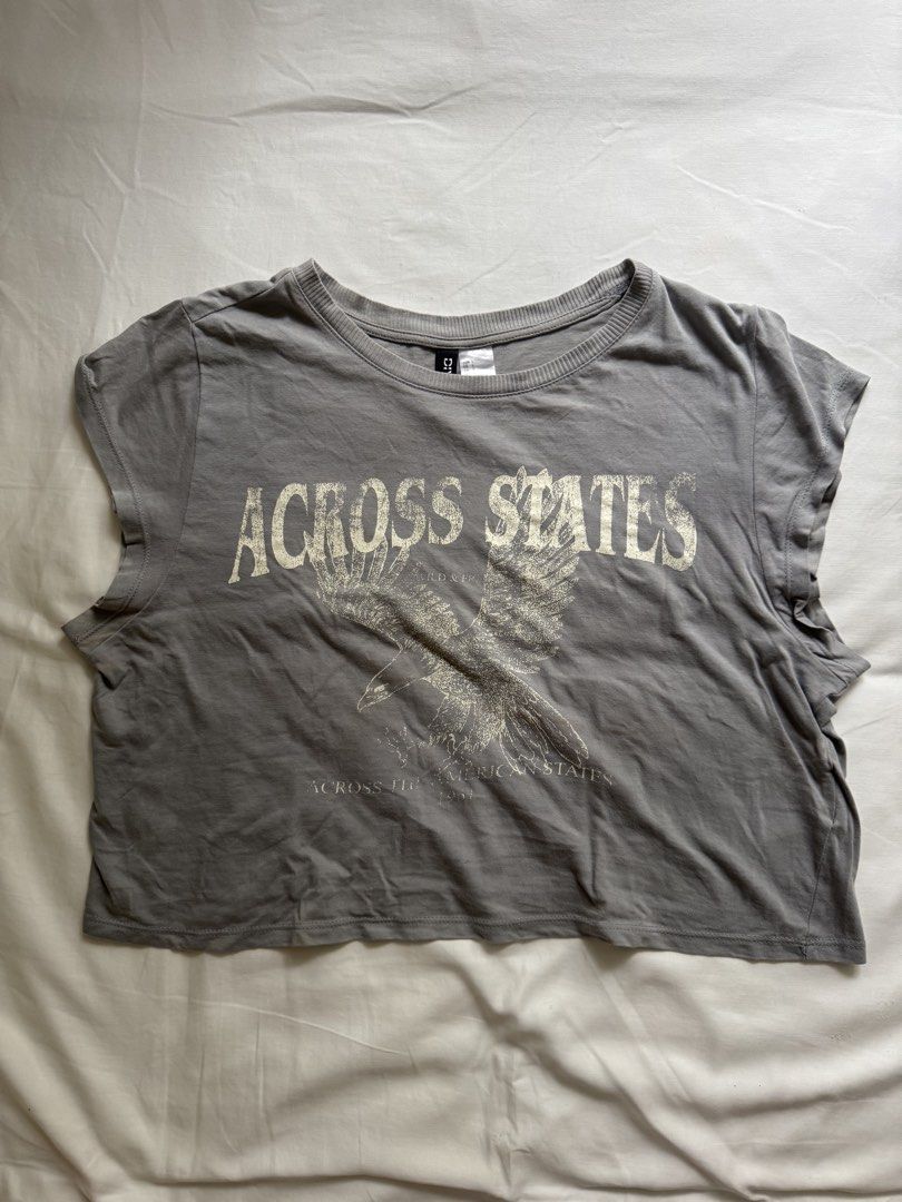 H&M Divided Graphic Crop Top Baby Tee (Category: Shirts) located in Manila. Submitted by calmphoenix.7846bf (Listing ID 1454051574, Image 1). Description: Casual.