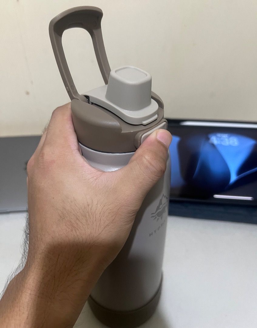 Hydrate Tumbler Basic with Silicon Boot (Category: Water Bottles & Tumblers) located in Quezon City. Submitted by gus_07 (Listing ID 1454089866, Image 3). Description: Price slightly negotiable RFS: Extra tumbler Location: Near UP Diliman, Quezon City.