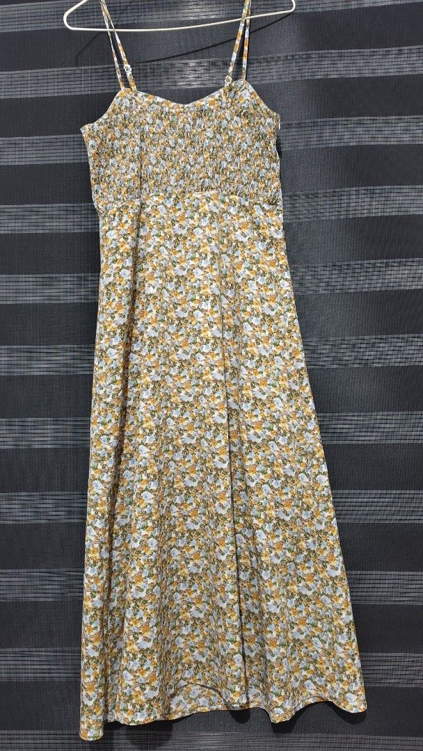 IEF Floral Bustier Dress (Category: Dresses) located in Bacoor. Submitted by qeanutdutter (Listing ID 1454130837, Image 2). Description: - Small on tag. Can fit up to M (36in bust, 28in waist) - Length is 46in with adjustable straps. - smocked back - with slit on the side - has inner lining.